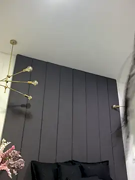 TiffanyyLam online show from 10/11/25, 11:33
