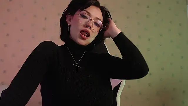 Ellyuwuw online show from 12/17/25, 12:04