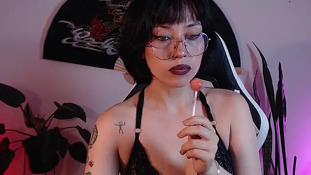 Ellyuwuw online show from 03/03/26, 12:17