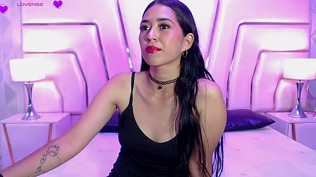 Snapshot of VioletPons chatting on 10/28/25, 07:35 VioletPons online show from 10/28/25, 07:35