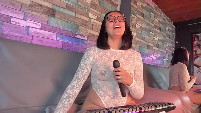 Snapshot of LolaXXXperience chatting on 10/02/25, 11:35 LolaXXXperience online show from 10/02/25, 11:35