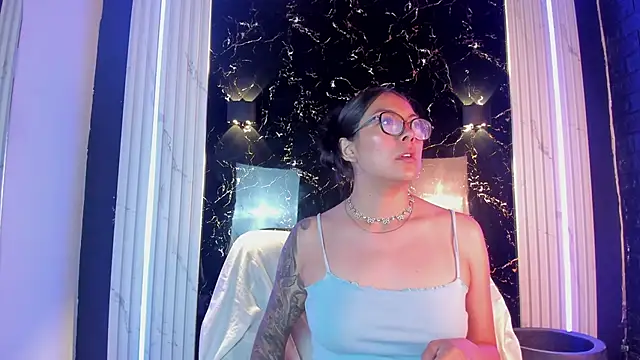 Snapshot of LolaXXXperience chatting on 09/23/25, 11:17 LolaXXXperience online show from 09/23/25, 11:17