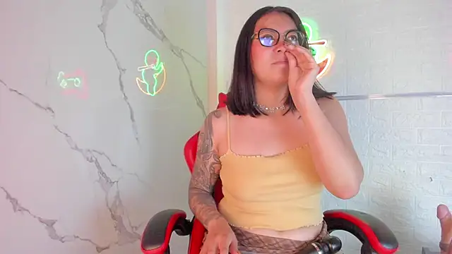 LolaXXXperience online show from 10/22/25, 11:42