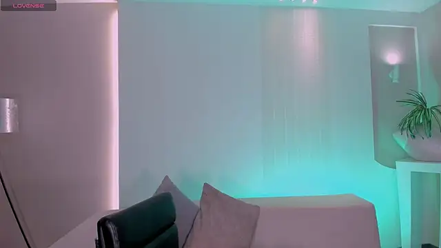 SussyBellX online show from 11/10/25, 09:20