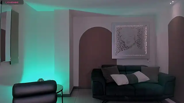 SussyBellX online show from 11/05/25, 07:39