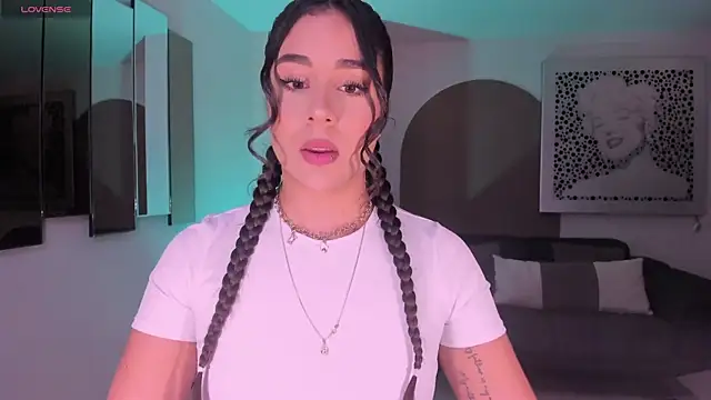 SussyBellX online show from 11/04/25, 07:39