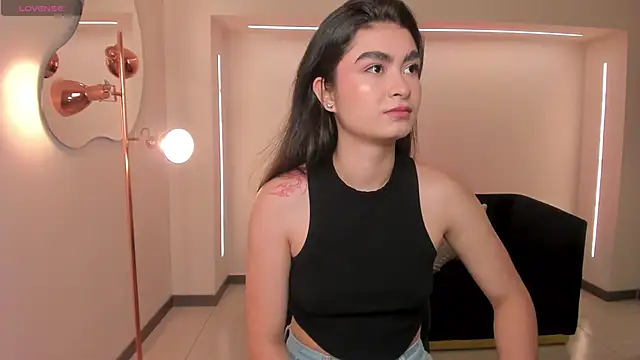 LucyWeiss  online show from 11/28/25, 07:14