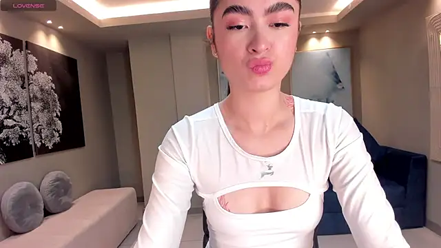 LucyWeiss  online show from 10/13/25, 09:16