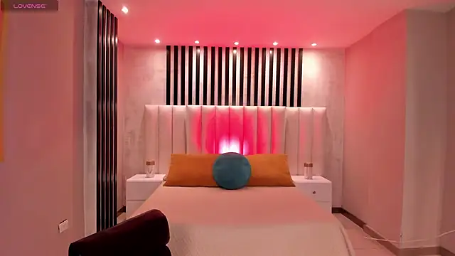 LucyWeiss  online show from 12/19/25, 08:22