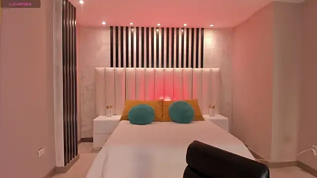 LucyWeiss  online show from 11/14/25, 08:12