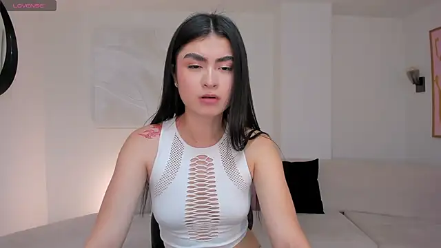 LucyWeiss  online show from 10/02/25, 08:01