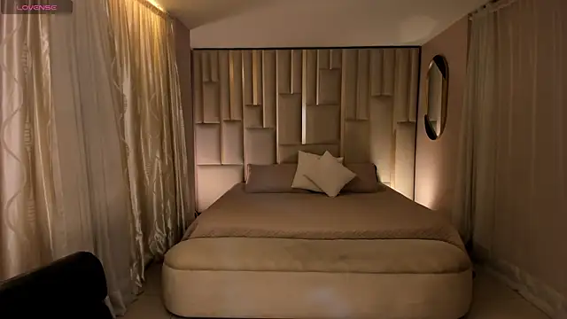 LucyWeiss  online show from 10/10/25, 08:53