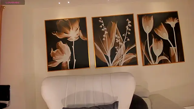 LucyWeiss  online show from 10/28/25, 07:57