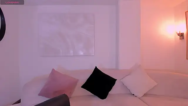 LucyWeiss  online show from 10/23/25, 09:02