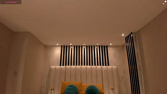 LucyWeiss  online show from 11/11/25, 07:41