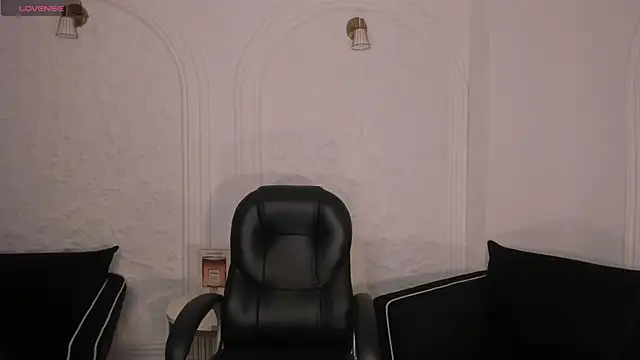 MayaMoretti  online show from 12/14/25, 03:13