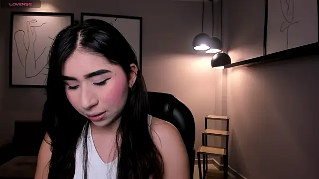 MayaMoretti  online show from 11/08/25, 03:21