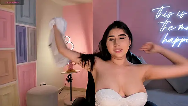 MayaMoretti  online show from 11/01/25, 04:19