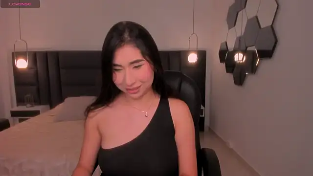 MayaMoretti  online show from 11/17/25, 05:11