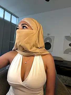 Snapshot of Yuli_arabic chatting on 10/28/25, 09:03 Yuli arabic online show from 10/28/25, 09:03