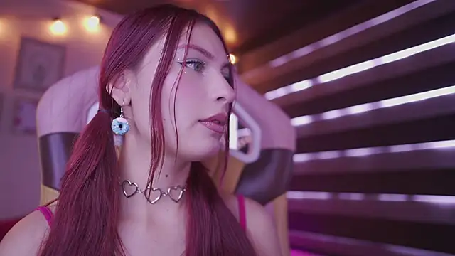 Snapshot of Rebecah_1 chatting on 11/13/25, 02:54 Rebecah 1 online show from 11/13/25, 02:54