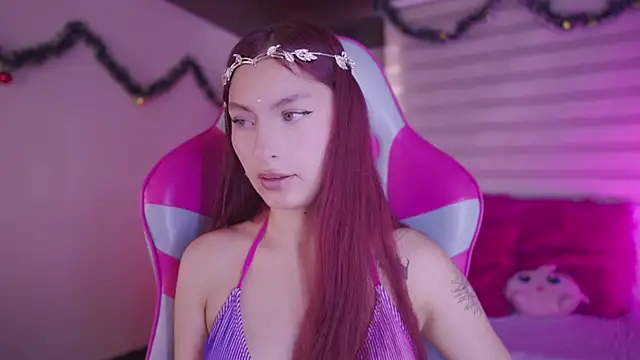 Snapshot of Rebecah_1 chatting on 12/14/25, 01:39 Rebecah 1 online show from 12/14/25, 01:39