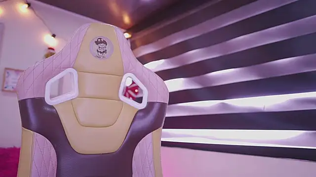 Rebecah 1 online show from 12/22/25, 01:44