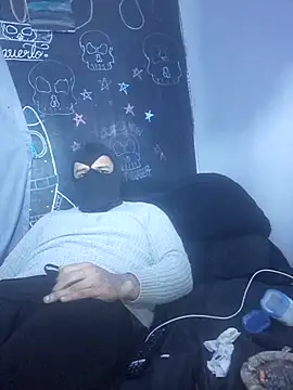 johnboones10 online show from 12/17/25, 06:24