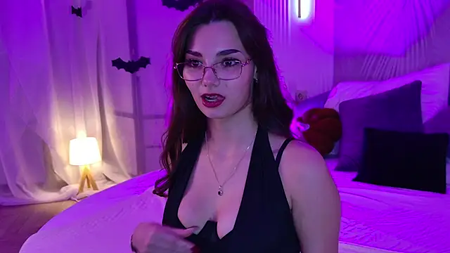 LeaMelone online show from 11/09/25, 05:06