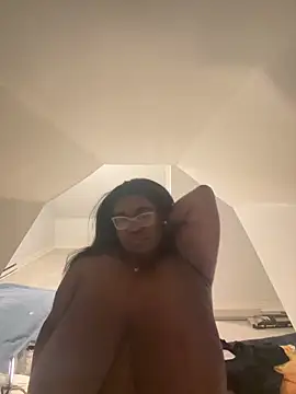 bunbun420247 online show from 12/22/25, 11:43