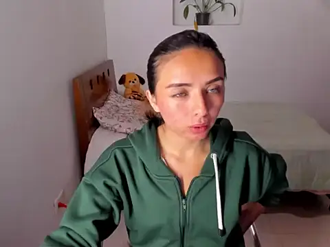 Snapshot of megan_doll2123 chatting on 11/28/25, 07:47 megan doll2123 online show from 11/28/25, 07:47