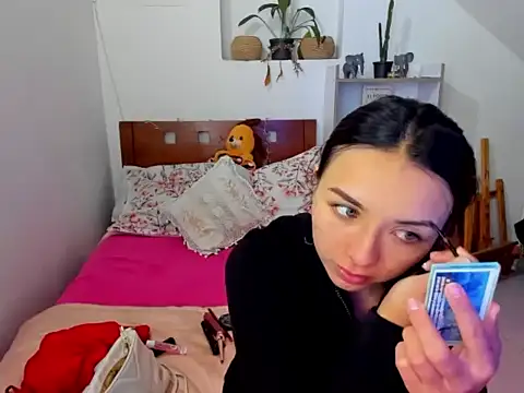 Snapshot of megan_doll2123 chatting on 12/18/25, 07:07 megan doll2123 online show from 12/18/25, 07:07