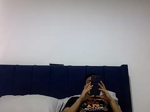 KianxxTeach online show from 11/06/25, 09:08