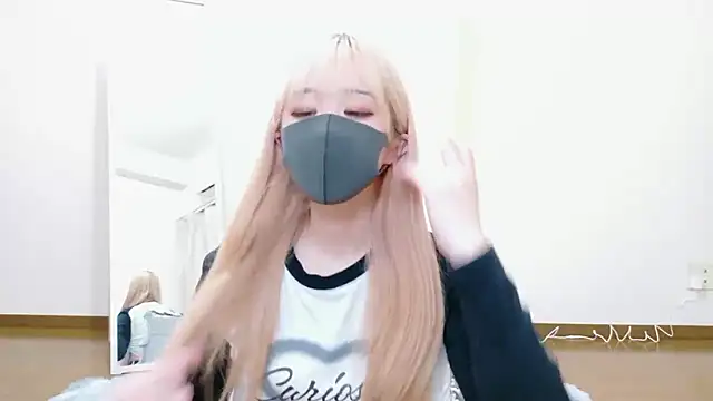 Snapshot of Una_chan_ chatting on 10/21/25, 10:58 Una chan online show from 10/21/25, 10:58