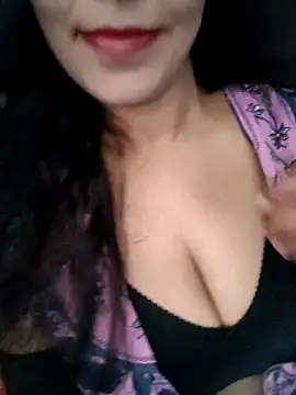 Deepa Sharma143 online show from 10/05/25, 06:15