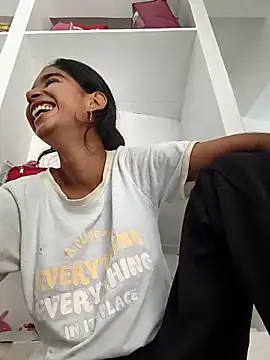 Snapshot of Hot-Soniya2 chatting on 09/11/25, 09:20 Hot-Soniya2 online show from 09/11/25, 09:20