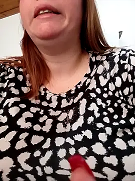 bellita13 online show from 10/28/25, 03:22