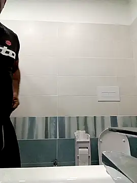 Snapshot of estrogeni chatting on 10/31/25, 09:54 estrogeni online show from 10/31/25, 09:54