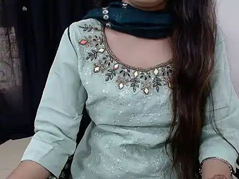 Snapshot of sweet-ruhi chatting on 10/19/25, 05:43 sweet-ruhi online show from 10/19/25, 05:43