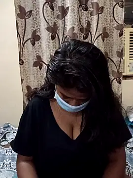 Snapshot of HAANNIAA chatting on 11/05/25, 07:39 HAANNIAA online show from 11/05/25, 07:39