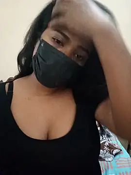 Snapshot of HAANNIAA chatting on 12/15/25, 12:33 HAANNIAA online show from 12/15/25, 12:33