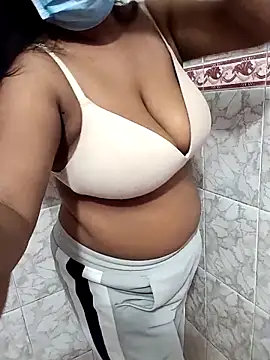 Snapshot of HAANNIAA chatting on 10/31/25, 12:13 HAANNIAA online show from 10/31/25, 12:13