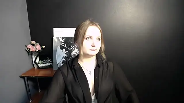 Snapshot of Mystic_nikole chatting on 10/08/25, 12:17 Mystic nikole online show from 10/08/25, 12:17