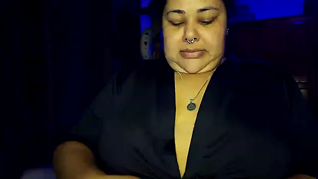 Snapshot of xlatinastar chatting on 05/25/26, 04:49 xlatinastar online show from 05/25/26, 04:49