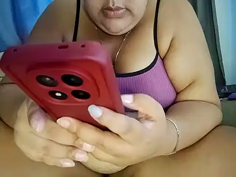 Snapshot of xlatinastar chatting on 04/19/26, 04:41 xlatinastar online show from 04/19/26, 04:41