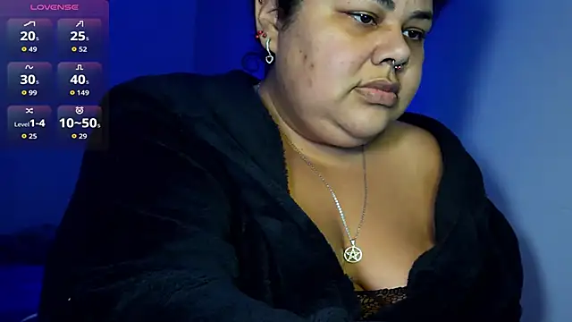 Snapshot of xlatinastar chatting on 06/23/26, 11:03 xlatinastar online show from 06/23/26, 11:03