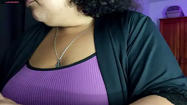 Snapshot of xlatinastar chatting on 06/01/26, 10:53 xlatinastar online show from 06/01/26, 10:53