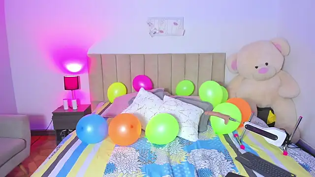 Hill Brownie online show from 11/08/25, 12:52