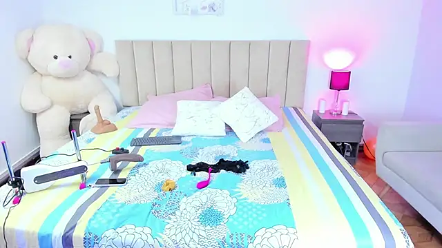 Hill Brownie online show from 11/11/25, 12:44