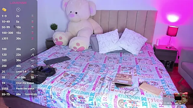 Hill Brownie online show from 12/03/25, 12:59